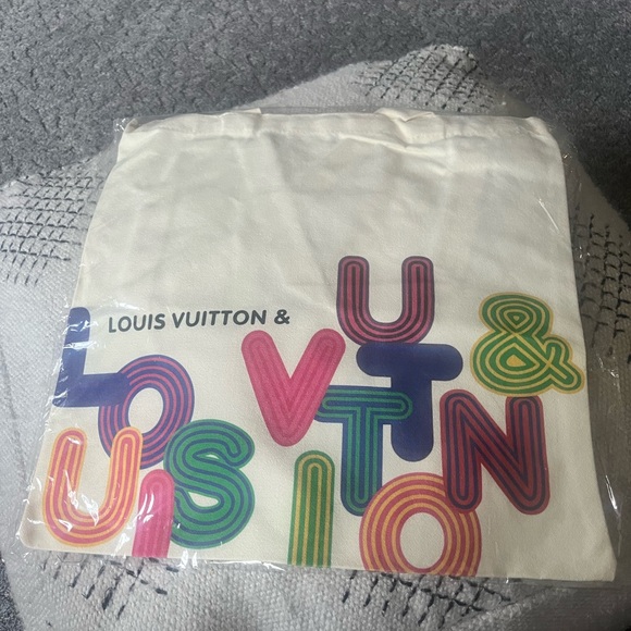 Only 1 left π©·π«Άπ»! Louis Vuitton Canvas Tote! - Picture 6 of 6